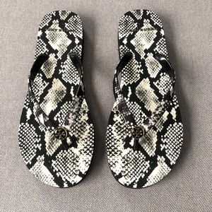 Tory Burch Thin Flip Flop (Roccia, Size 6)